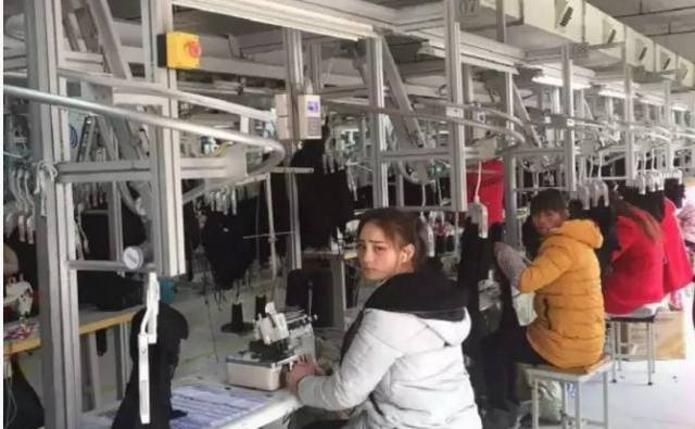 服裝廠如何在一條線上,生產(chǎn)多個(gè)款式?(吊掛)_科技